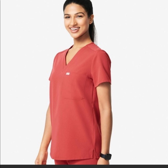 Figs Tops - FIGS Clay Catarina - Size Small